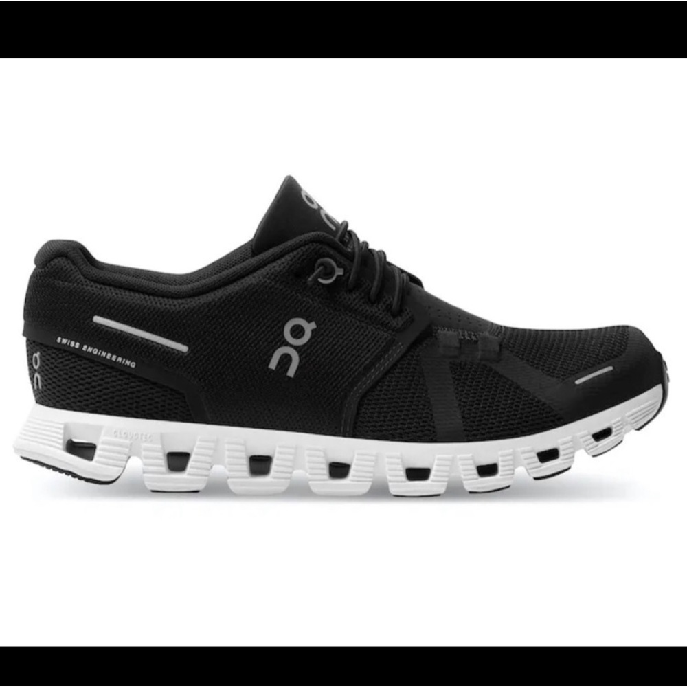 On Running Cloud 5 Black | White Sz 7
